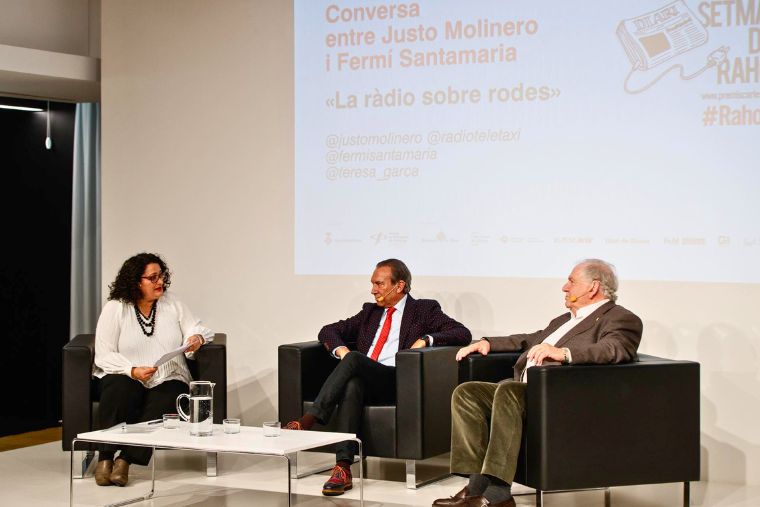 2018. Setmana dels Rahola. La periodista Terry García va conduir el diàleg de Justo Molinero i Fermí Santamaria.Autor_ Eddy Kelele Font_ Diputació de Girona